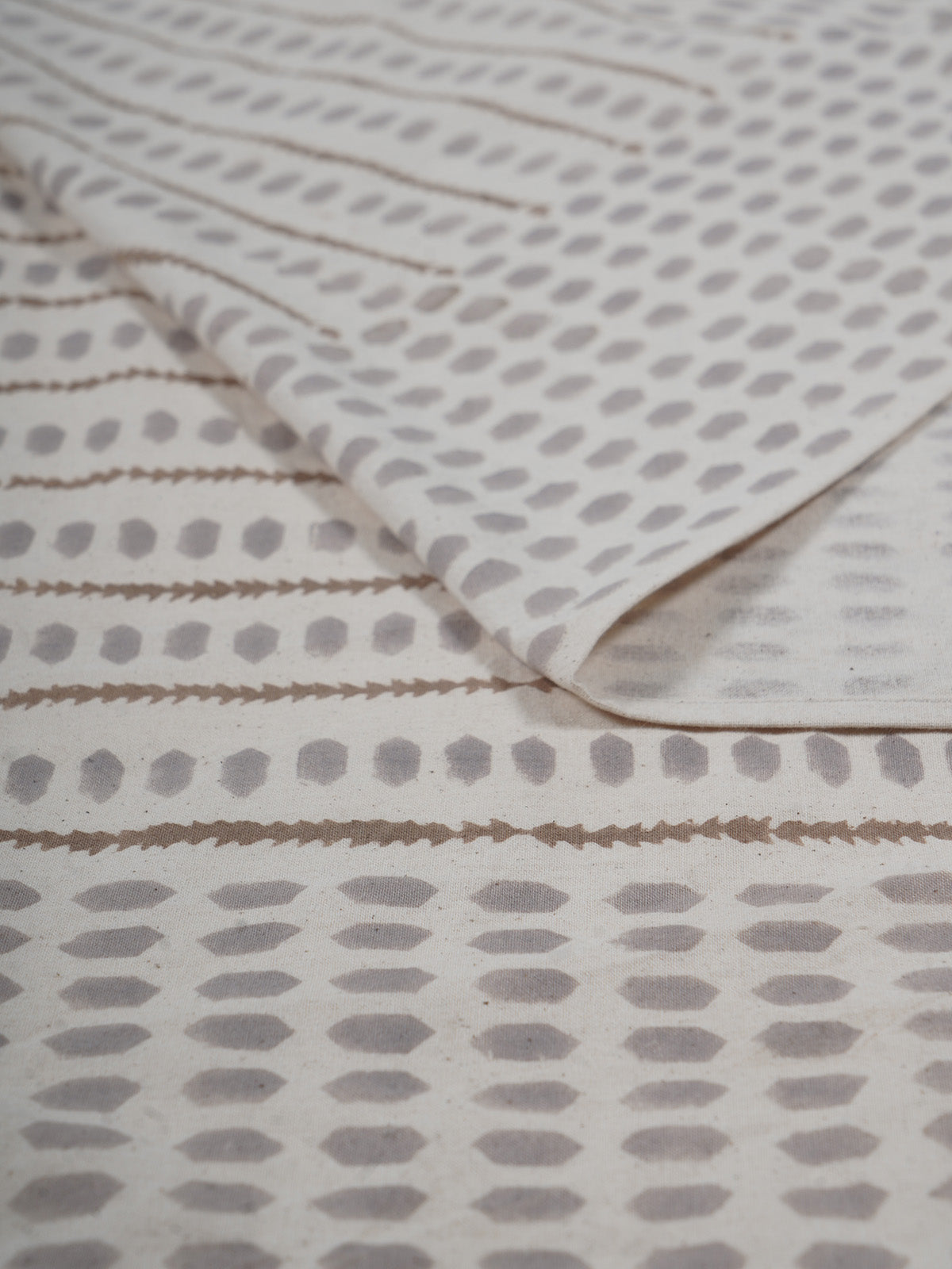 Laqnija Printed Table Cover with Hand Embroidery