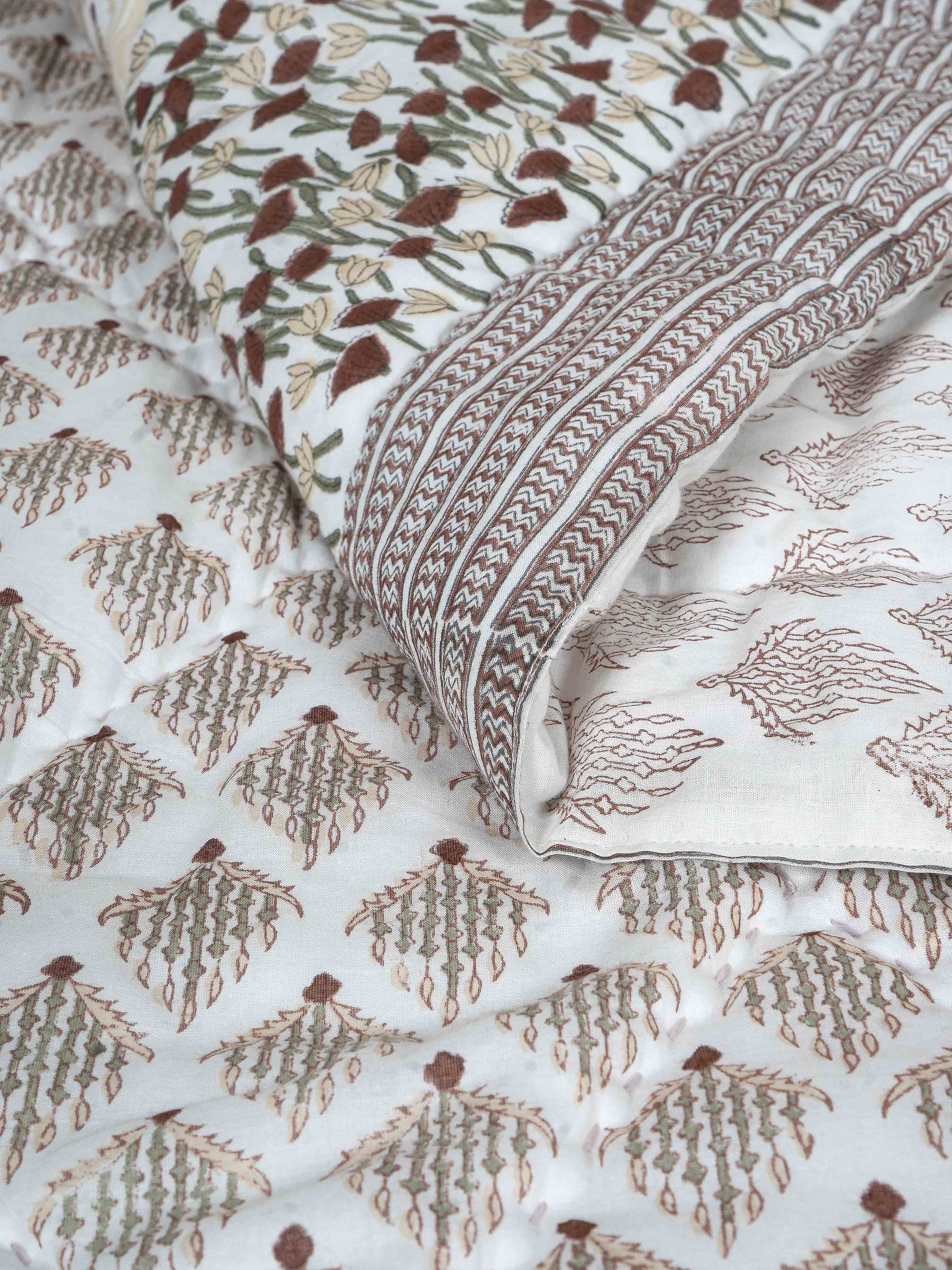 Qassisin Reversible Printed Quilt