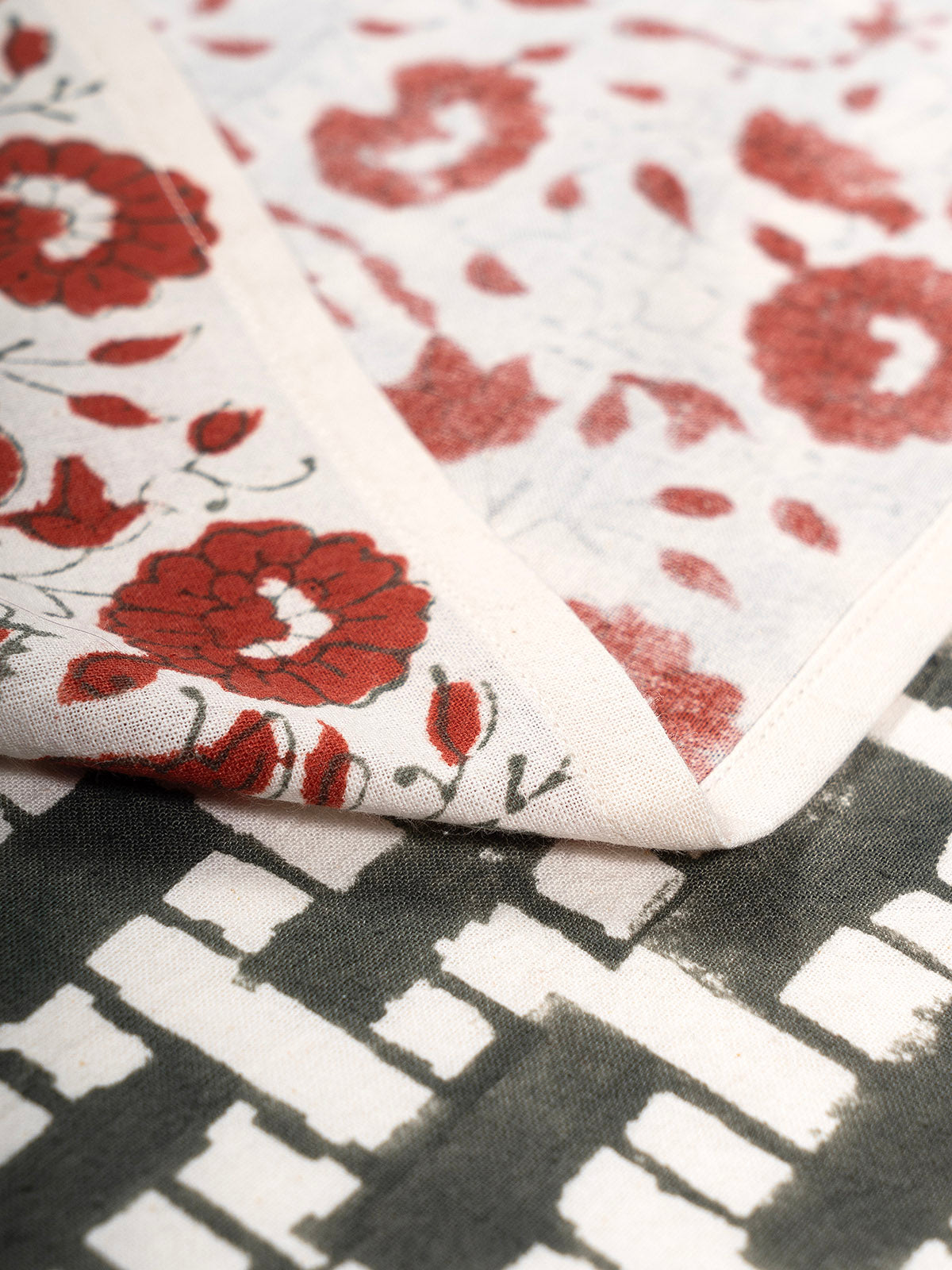 Lehota 20's Cotton Sheeting Printed Table Cover