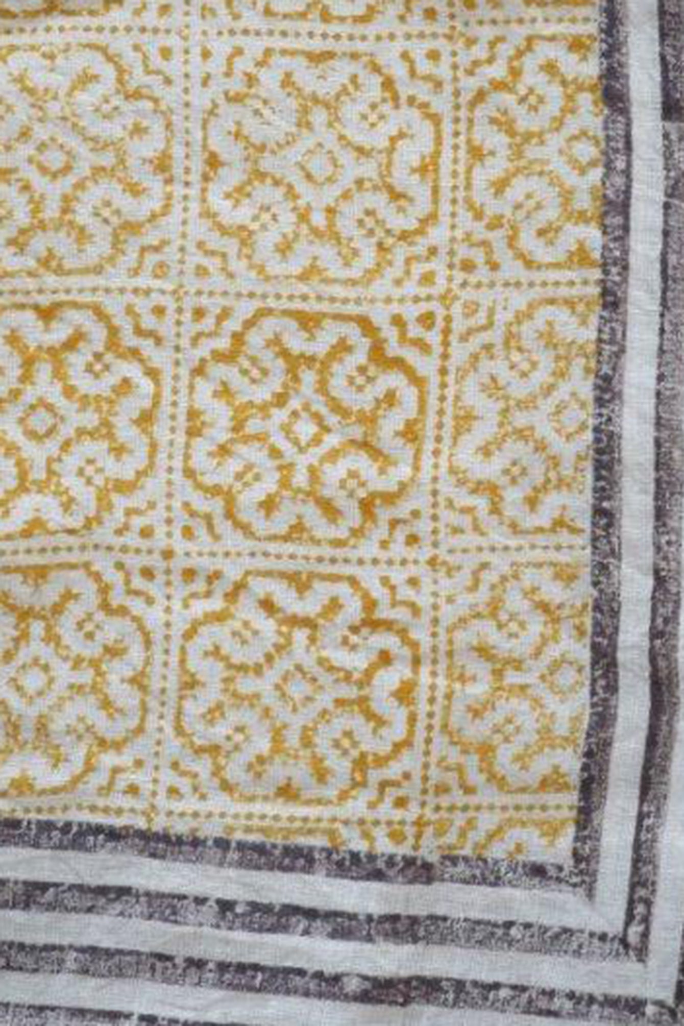 Qoton Printed Table Cover